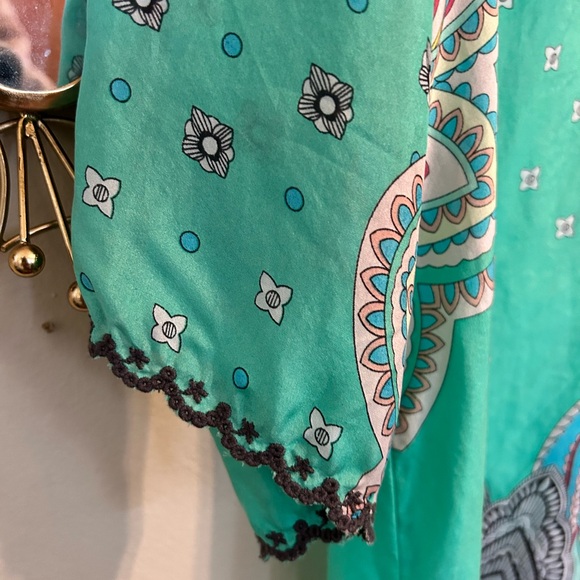 JOHNNY WAS 100% Silk Vibrant Green Floral Print Tunic Blouse Boho Style Medium - Picture 5 of 7